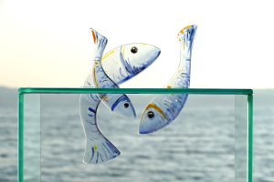 Glasobjekt springende Fische Glasmalerei Glaskunst Antje Otto Keitum Sylt