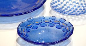 Antje-Otto-Glaskunst Keitum Sylt Glasreliefschale Blau